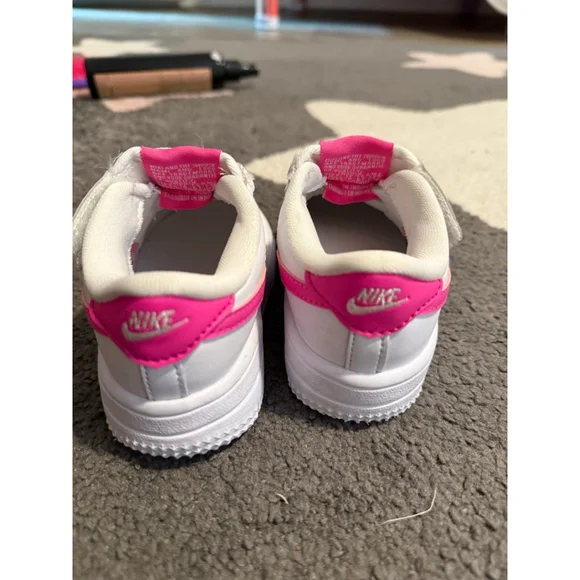 Nike Toddler Sneakers White Pink • Size 7C • Excellent Condition - Picture 3 of 4